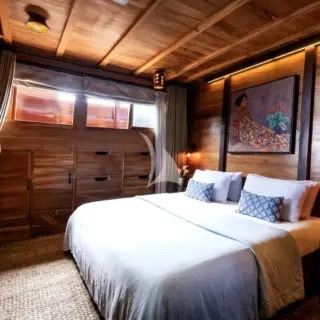 Island suite on main deck aft convertible to twin bed configuration