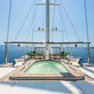 Sundeck Jacuzzi