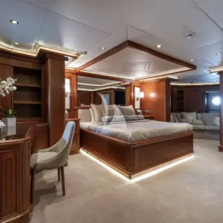 Full bodied master stateroom