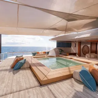 Sun deck Jacuzzi
