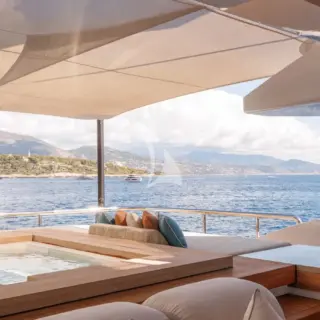 Sun deck Jacuzzi