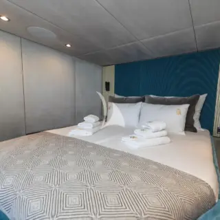 Guest cabin