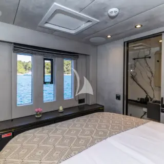 Guest cabin