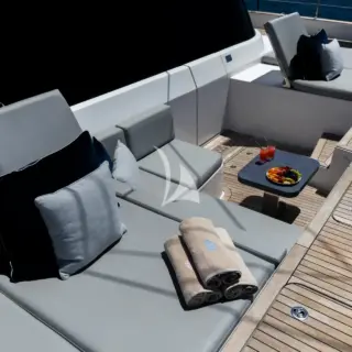 Foredeck Lounge Area