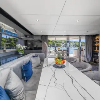 Main salon dining