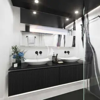 Master bathroom en suite