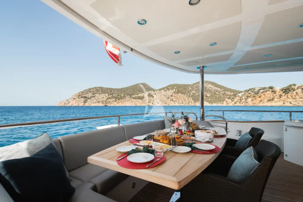 BEST OF ME - Main Deck Aft