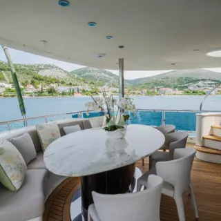 DREAM sitting table