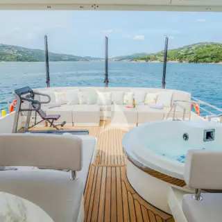 DREAM jacuzzi on deck