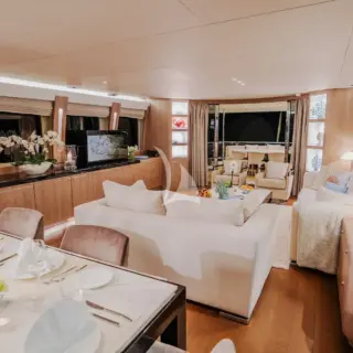 DREAM salon dining area