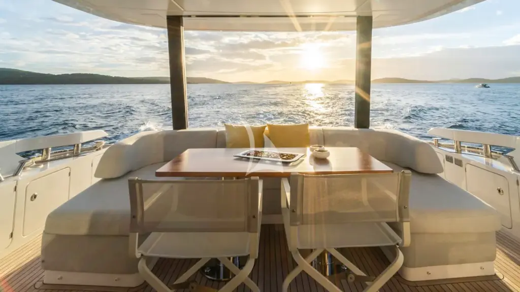 DONNA al fresco dining