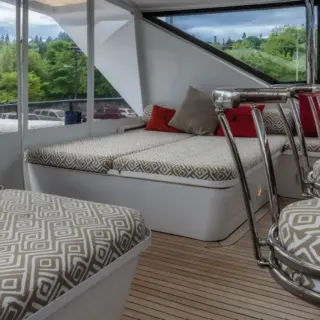 ENCLOSED FLYBRIDGE