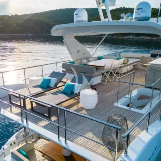 MINEIRA flybridge overview