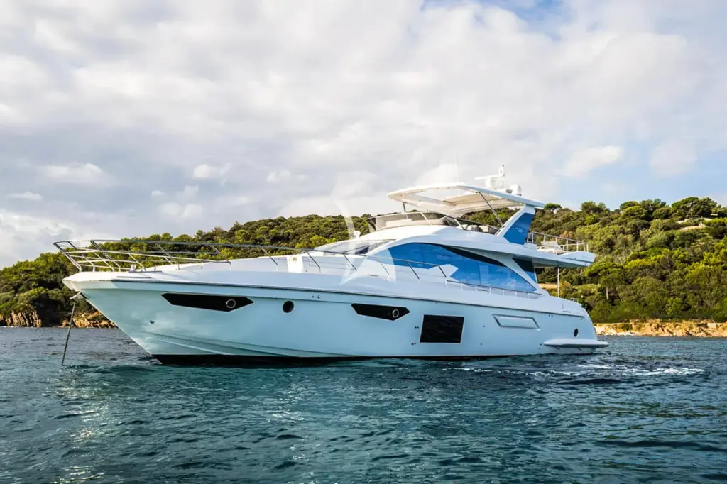 MINEIRA portside view