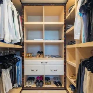 Master Suite - Walk in Wardrobe
