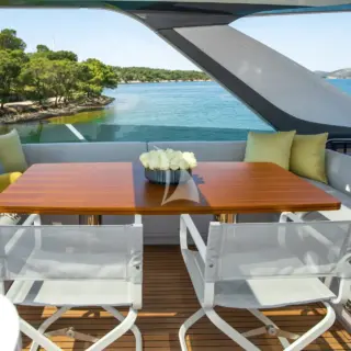 PREWI flybridge dinig table