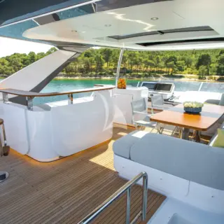 PREWI flybridge dining area
