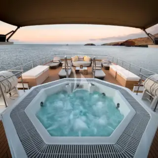 GALAPAGOS EXPLORER - Jacuzzi on Sundeck