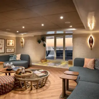 GALAPAGOS EXPLORER - Main salon looking aft