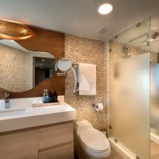 GALAPAGOS EXPLORER - Master His 'n' Hers ensuite