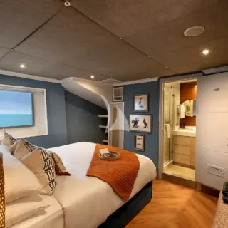 GALAPAGOS EXPLORER - Main Deck Suite with ensuite 