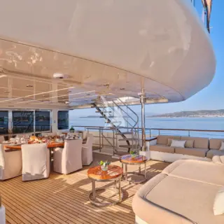 Upper deck