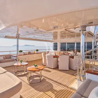 Upper deck