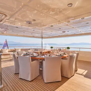 Upper deck