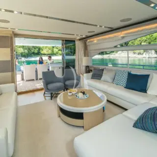 Larimar II - Main Salon
