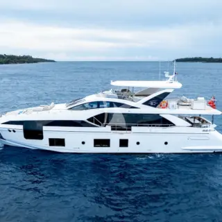 ZOZO - Profile at anchor