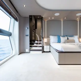 ZOZO - Full-beam master stateroom