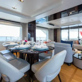 ZOZO - Fine dining in main saloon