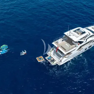 ZOZO - Toys at anchor