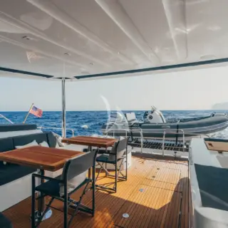 Aft deck with convertible dining area
