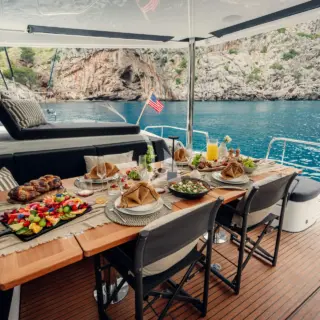 ALMOSTA ROAD - Breakfast table