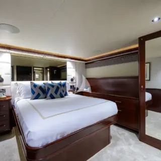 V berth forward