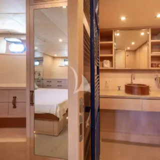 M/Y STEALTH ONE Master Cabin Ensuite