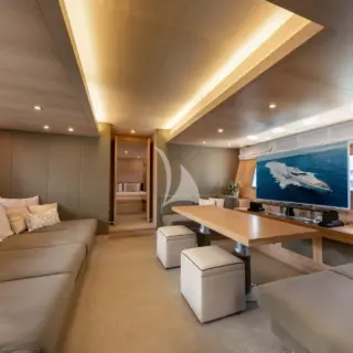 M/Y STEALTH ONE Main Salon