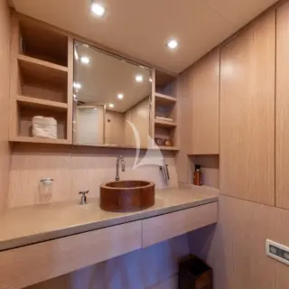 M/Y STEALTH ONE Master Cabin Ensuite
