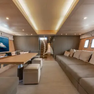 M/Y STEALTH ONE Main Salon
