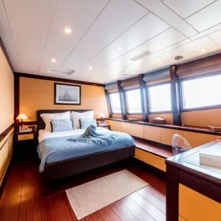 S/Y ALLURES Master Cabin