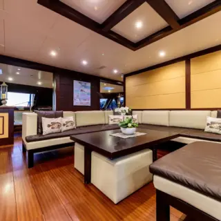 S/Y ALLURES Main Salon