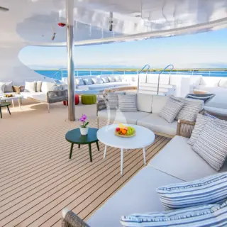 Sundeck panoramic lounge