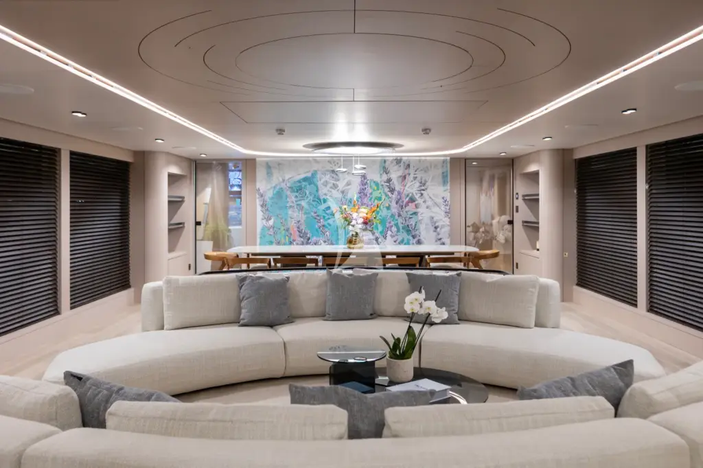 ORIY - Main Salon