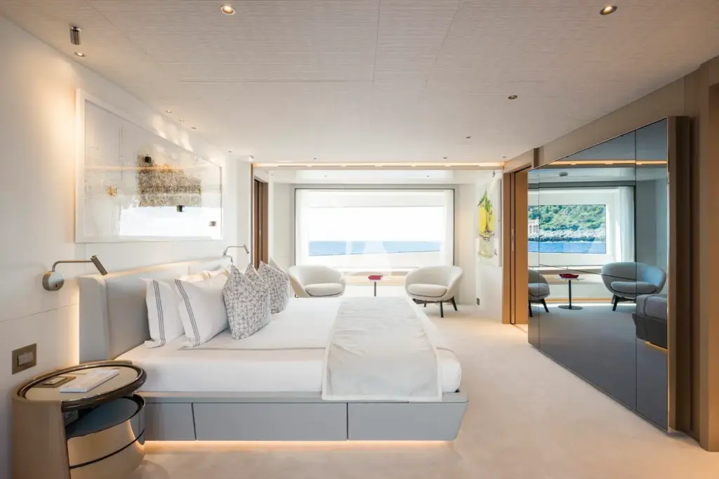 FORTITUDE 1 - Main deck owner's cabin