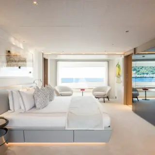 Main deck owner's cabin