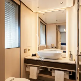 Lower deck shower room en suite