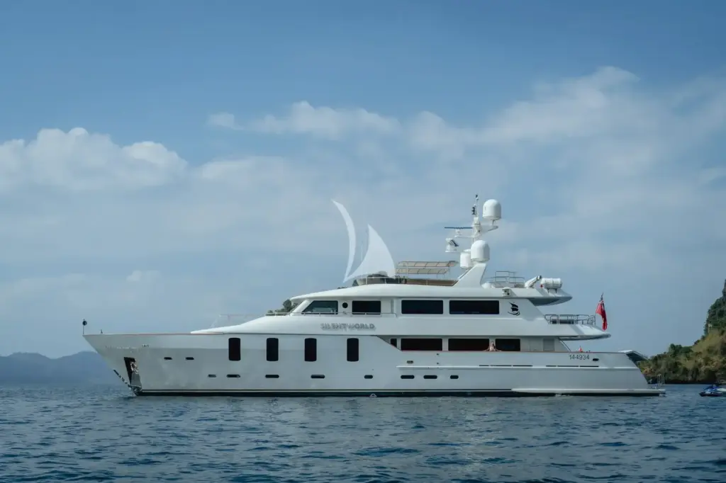 SILENTWORLD - At anchor