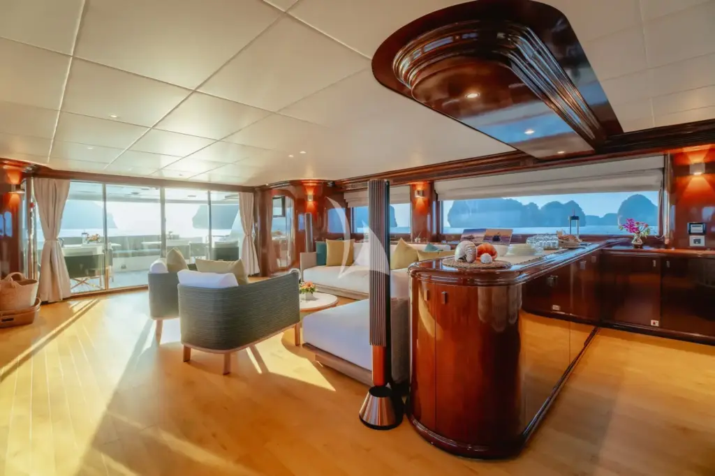 SILENTWORLD - Main deck salon