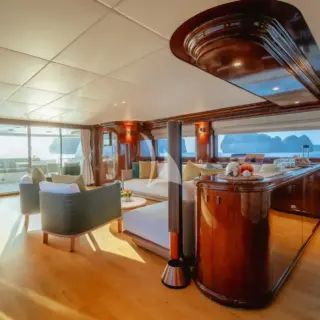 Main deck salon